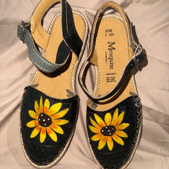 Shoes - Women's Black Sunflower Sandals Guaraches